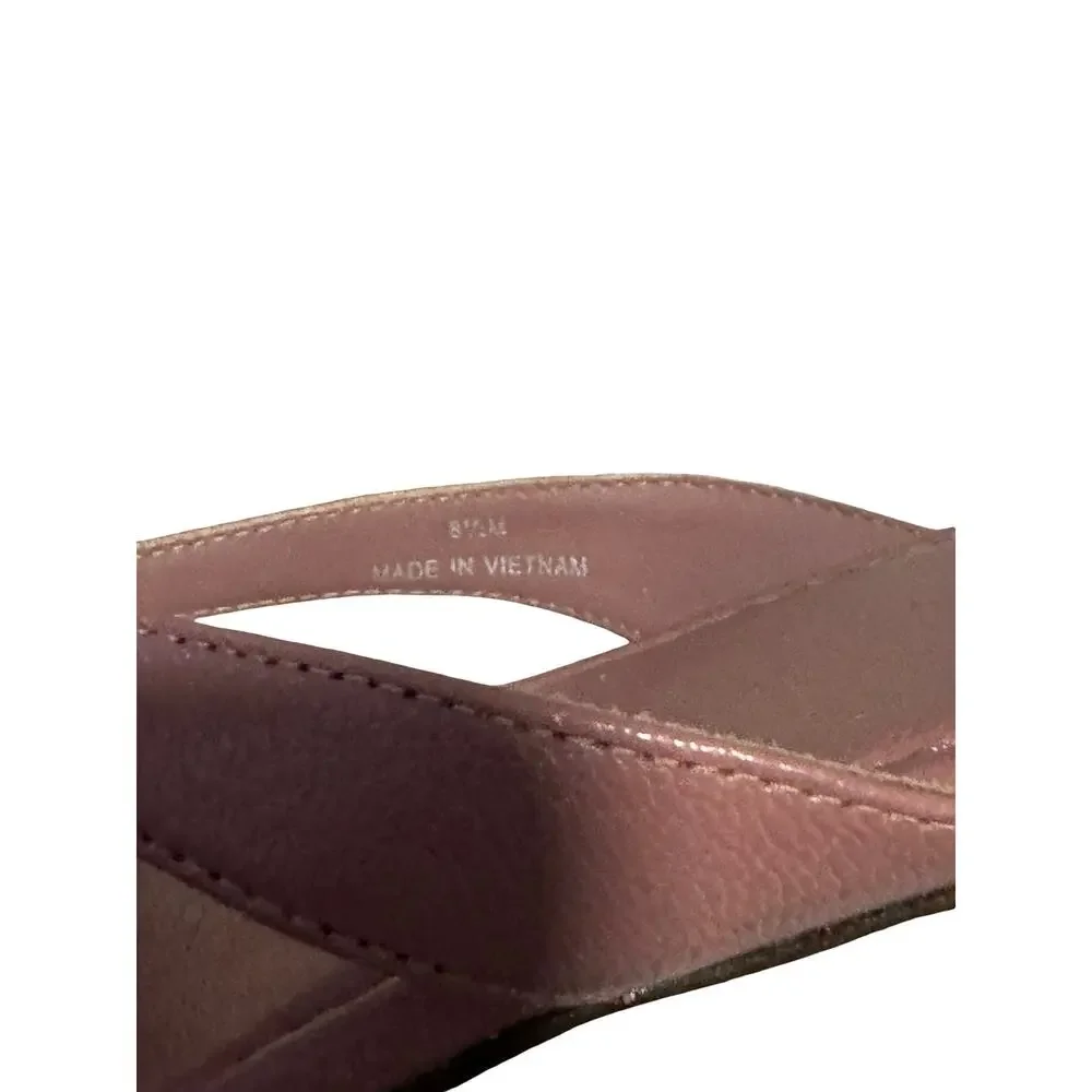 Tory Burch Leather Flip Flops in Lavendar with Gold Logo Size 8.5 Thong Sandals